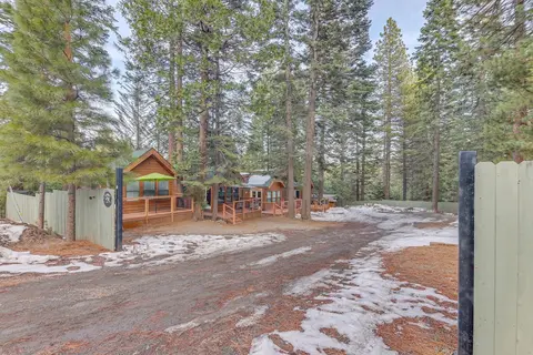 Cozy Lake Almanor Cabin, Outdoor Adventures Galore