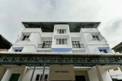 OYO 18602 Home Spacious Stay Near Lulu Mall