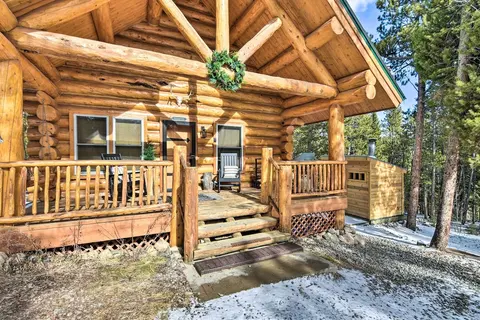 Remodeled Fairplay Log Cabin w/ Wood-burning Sauna