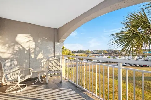 Yacht Club Villas