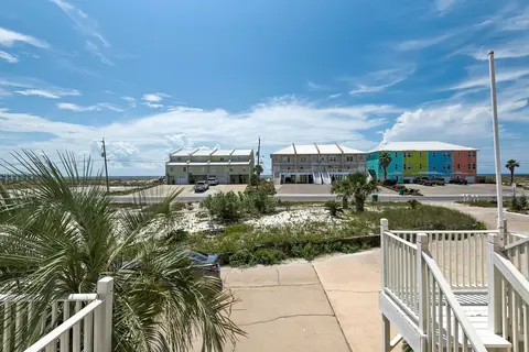 Sea La Vie 2 Bedroom Townhouse by RedAwning