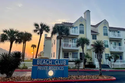 Corpus Christi Resort Condo - Walk to Beach!