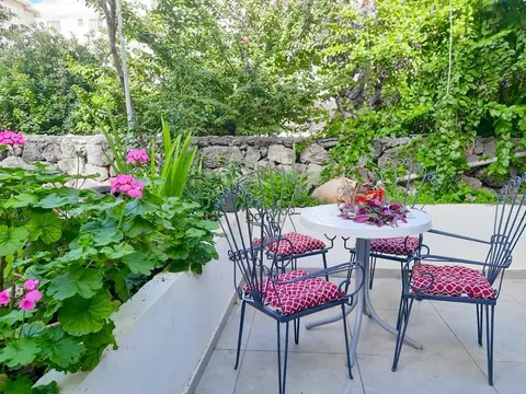 Flat With Garden 5 min to Kyrenia Castle