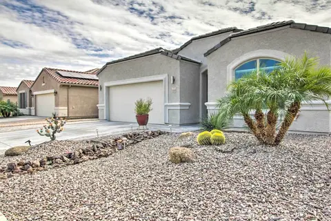 Cozy Peoria Apartment - Golf, Hike & Bike!