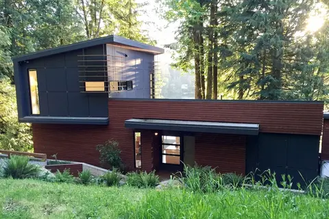83MF - Lakeside - Hot Tub - WIFI - BBQ - Dock - Sleeps 4 NO PETS