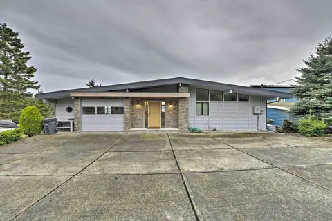 Bayfront Home - Take Ferry to the San Juan Islands