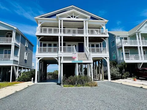 Best Day Ever 4 Bedroom Home by RedAwning