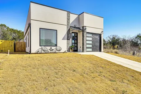 Walk to Lake: Modern Pet-friendly Home in Granbury