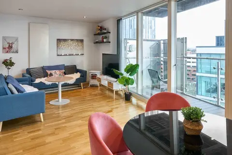 Host Stay - Canal View Apartment