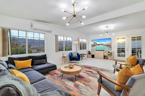 6 Mi to Joshua Tree: Home w/ Outdoor Oasis & View!