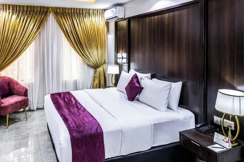 EXECUTIVE HOTELS AND SUITES