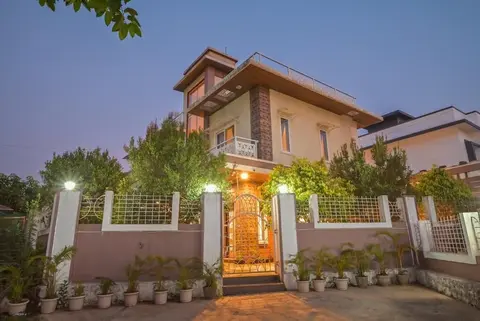 Paramount By Joy Suites