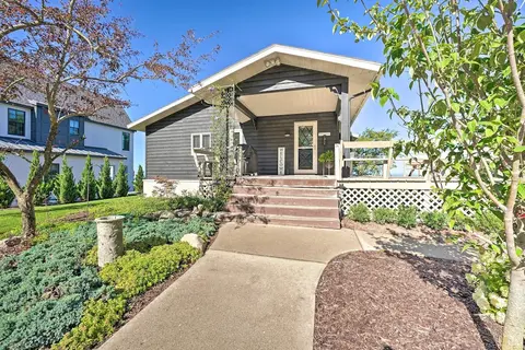 Modern Lake Michigan Home With 3 Lakefront Decks!