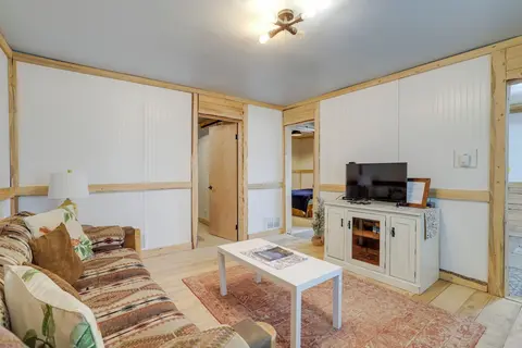 2 Mi to Dtwn: Pet-friendly Casper Apt!