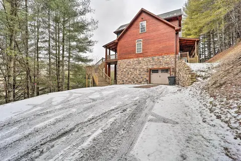 Hot Tub & Game Room: 'A Mountain Dream' in Vilas