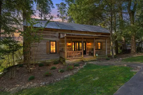 Cabin Unbound - Historic Lakefront Comfort 4 Bedroom Cabin