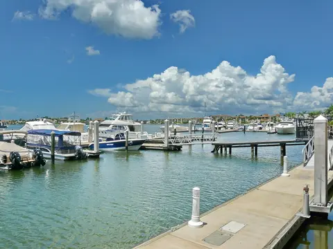 Coastal Style Condo With Pool, spa and Steps to Beach