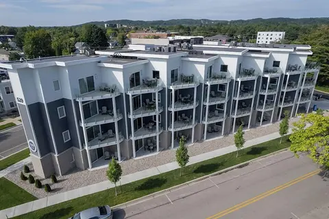 539 Bay St. Lake View Condo Unit 301W