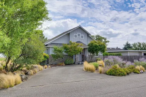 Steps to Beach: Home w/ Hot Tub in Oak Harbor!