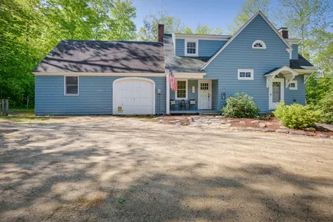 Cozy North Conway Retreat w/ Deck & Fire Pit!