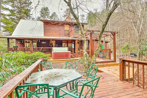 'creek Bend Escape' w/ Hot Tub + River Views!