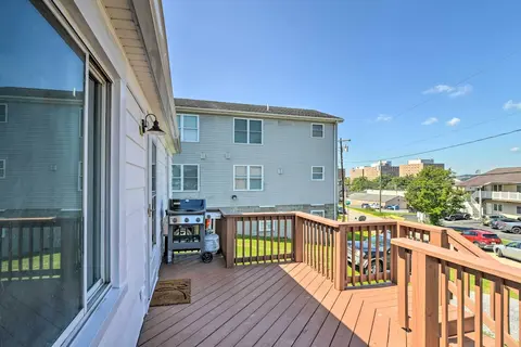 Morgantown Home w/ Patio: Near WVU Football!
