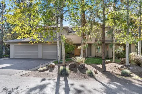 11 Tournament 5 Bedroom Home by RedAwning