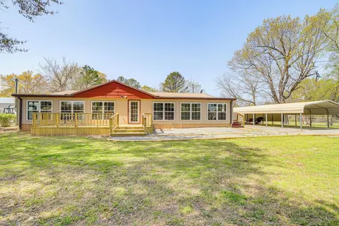 Walk to Beach: Eufaula Home w/ Outdoor Seating!