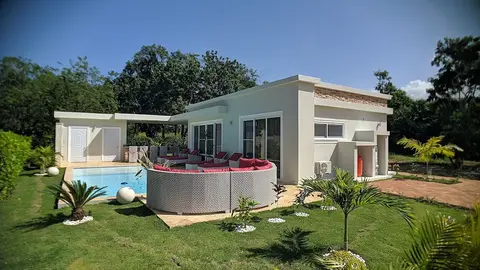 Modern & Private Tropical Villa in Gated Community Minutes From the Beach