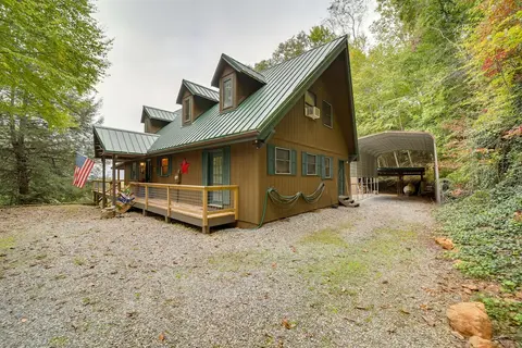 Robbinsville Vacation Rental w/ Covered Balcony
