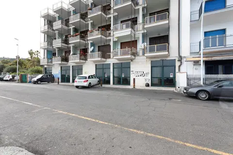 Lungomare Ciclopi Apartments With Balconies And Parking