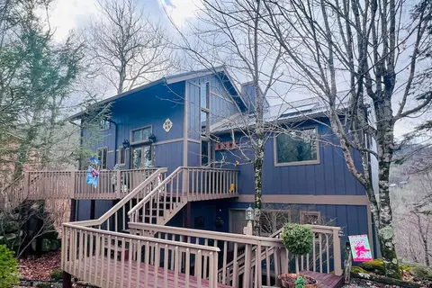 1/2 Mi to Beech Mountain Slopes: Cozy Family Home!
