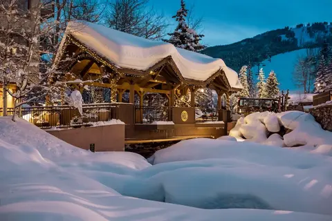 Cozy Mountain 4-Bedroom Retreat in Arrowhead Village 4 Townhouse by RedAwning
