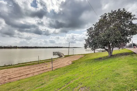 Walk to Lake Chicot: Cottage w/ Yard & Views!