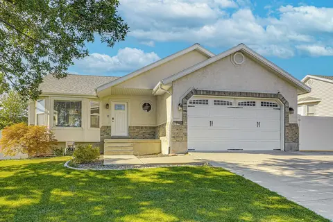 Family Home w/ Fenced Yard Between Provo & Slc!