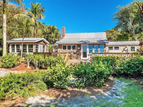 Captiva Charm