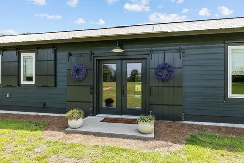 The Field House 2 Bedroom Home by RedAwning