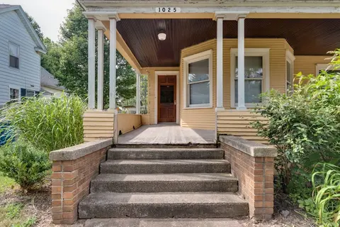 Rich Old Charm With Modern Updates 1025