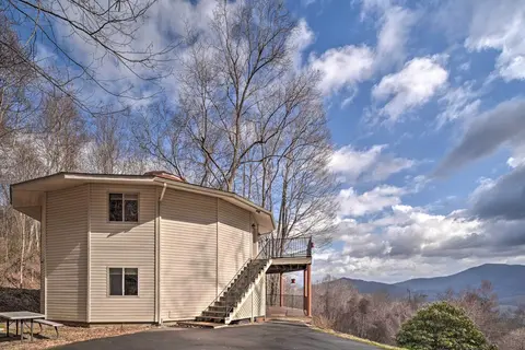 Charming Burnsville Apt w/ Mountain Views & Deck!
