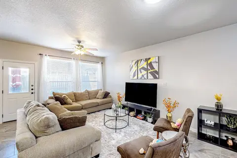 3BR w/ Yard, Updated Interior w/ A/C & W&D