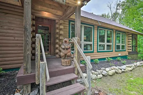 Warrensburg Cabin w/ Hot Tub: 15 Mi to Lake George