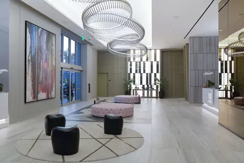 40th-Floor Gem Top Views & Amenities