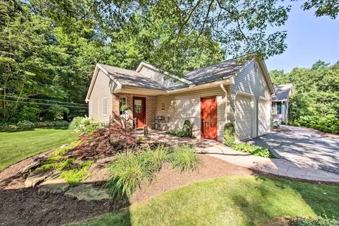 Cozy 'garden Room' in Welsh Mountain Suites!