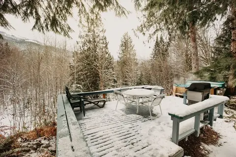 53mbr - Hot Tub - Wi-fi - Sleeps 6 1 Bedroom Home by RedAwning