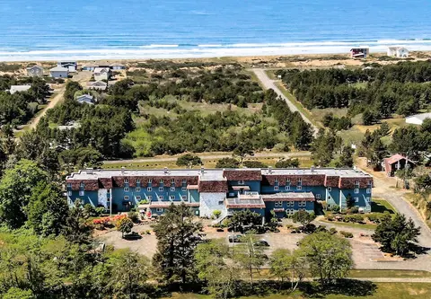 Chateau Westport Resort