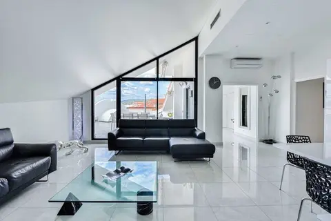 Luxury Penthouse 120ma2 in the Heart of Cannes
