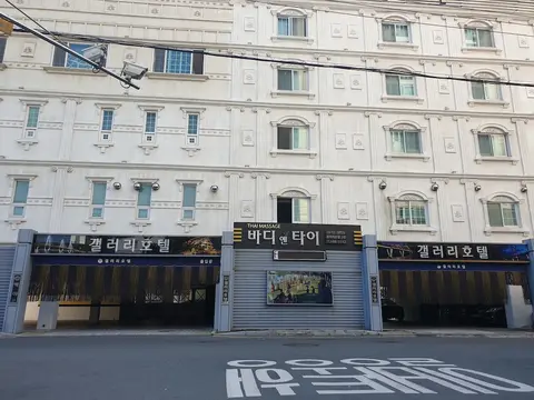 Gallery Hotel