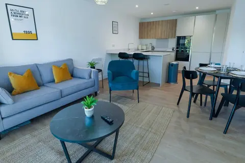 Luxury Manchester Apartment - Yellow