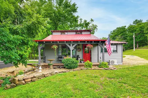 Hike, Swim & Fish: Lakefront Cabin in Roach!