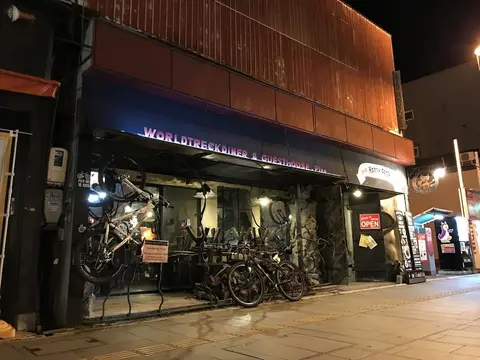 WORLDTRECK DINER & GUESTHOUSE - Pise - Hostel
